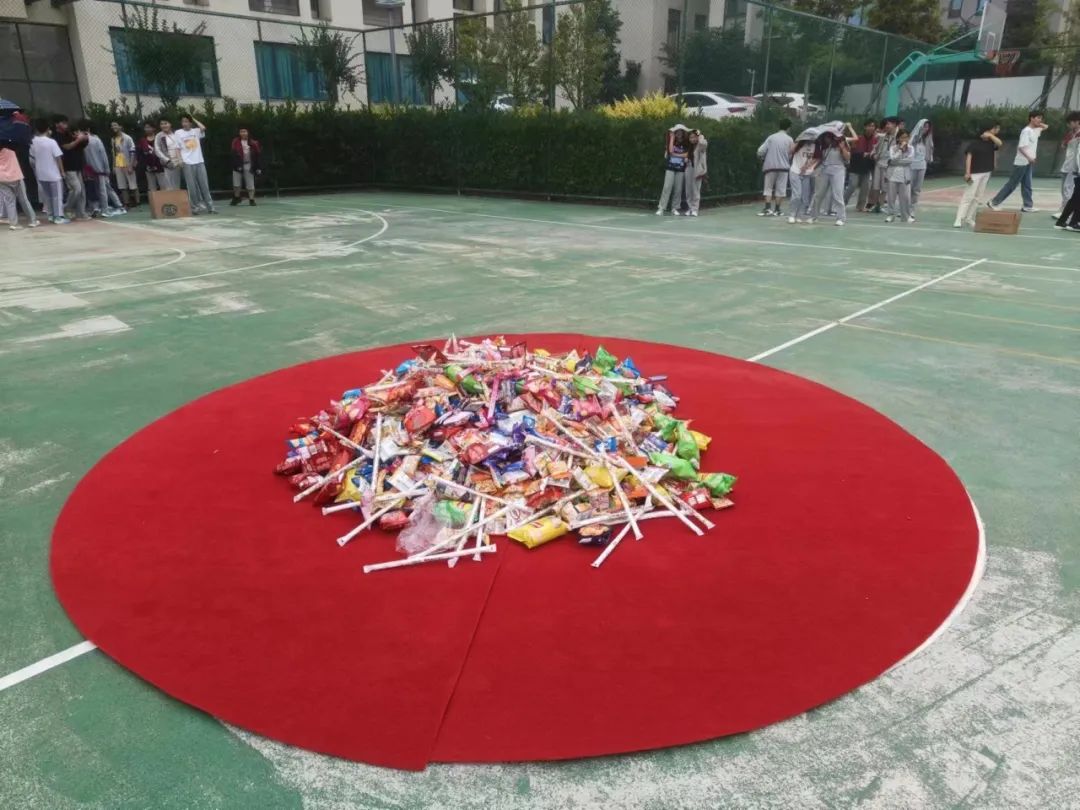 味蕾尽欢抢零食 奔赴中考释压力——浙师大附中开展初三学子抢零食趣味减压活动 第11张