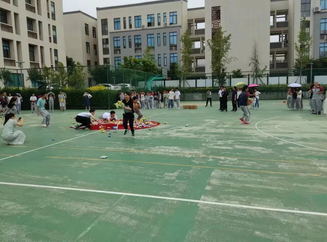 味蕾尽欢抢零食 奔赴中考释压力——浙师大附中开展初三学子抢零食趣味减压活动 第18张