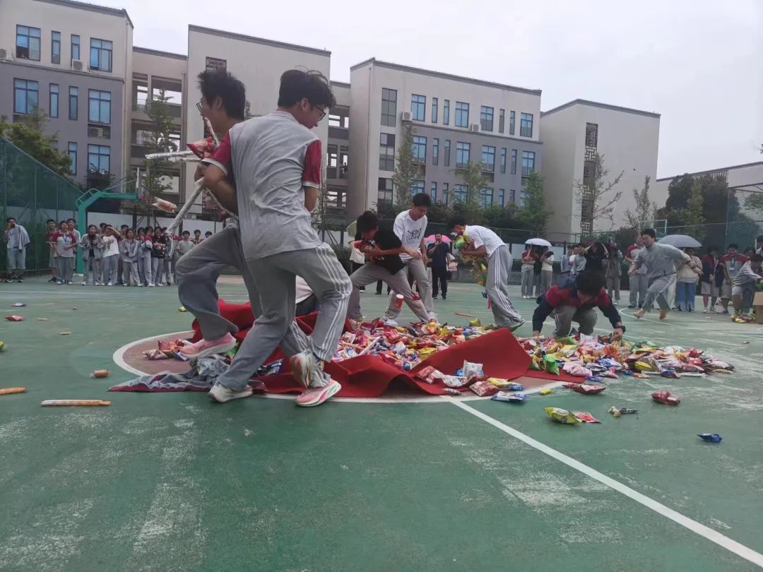 味蕾尽欢抢零食 奔赴中考释压力——浙师大附中开展初三学子抢零食趣味减压活动 第12张