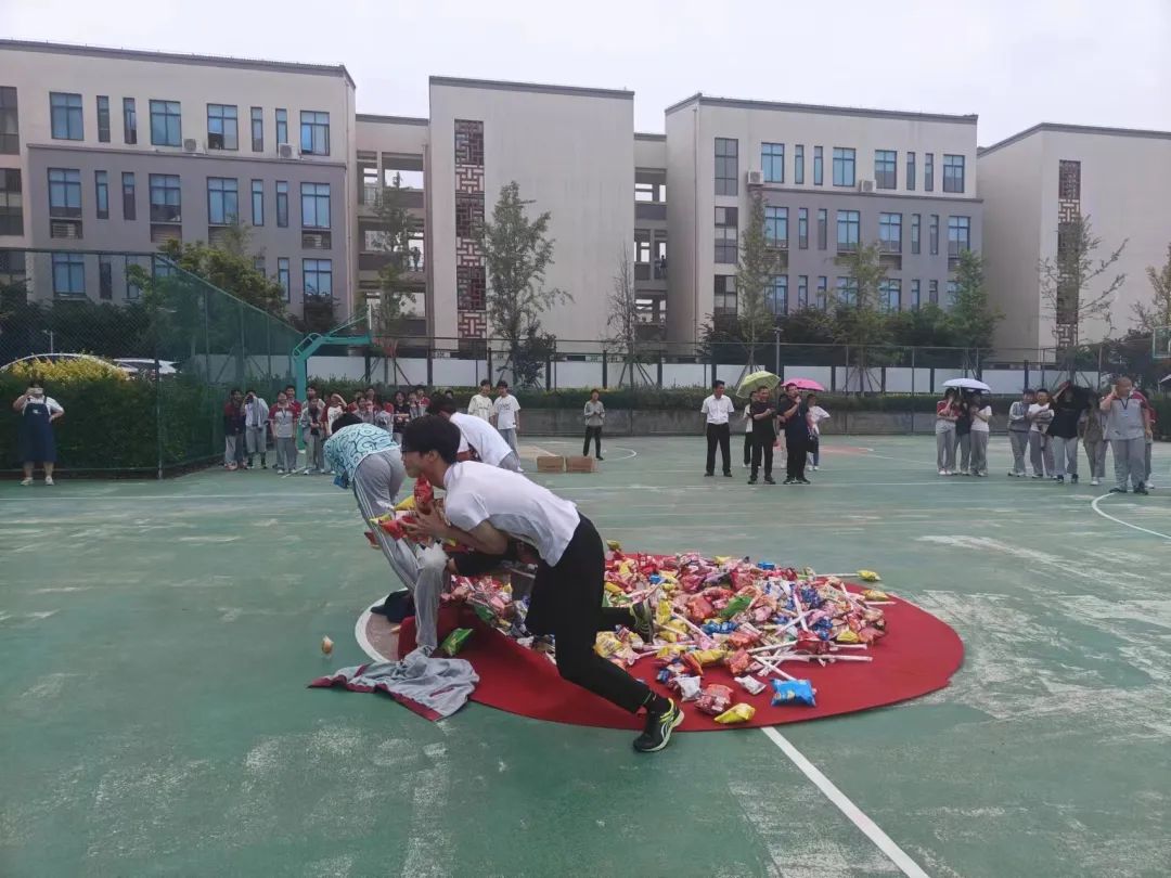 味蕾尽欢抢零食 奔赴中考释压力——浙师大附中开展初三学子抢零食趣味减压活动 第17张