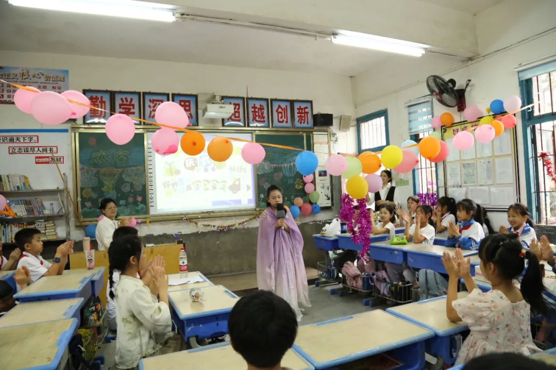 红领巾相约中国梦——黎平县城关第一小学举行庆“六一”表扬大会暨文艺表演 第26张