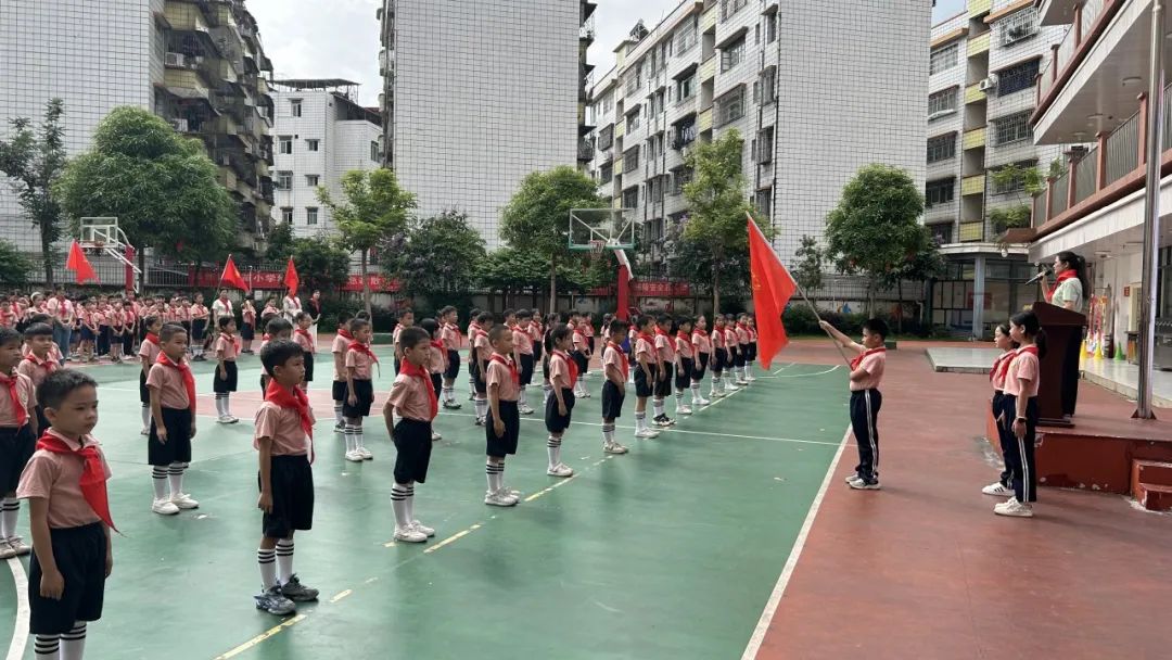 你好,少先队!——玉州区育苗小学2024年春一年级入队仪式 第14张