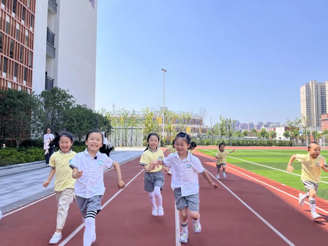 初探小学 “幼”见成长——合肥市琥珀名城和园幼儿园大班幼儿走进小学 第4张