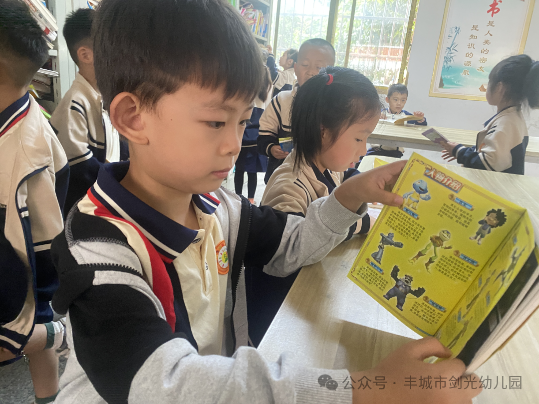 “走进小学 感悟成长”—丰城市剑光幼儿园大班组参观小学活动集锦 第28张