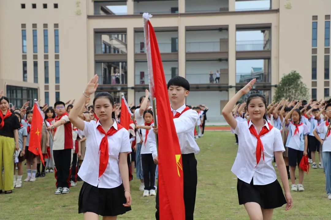 红领巾爱祖国——南城小学新队员入队仪式暨表彰大会 第15张