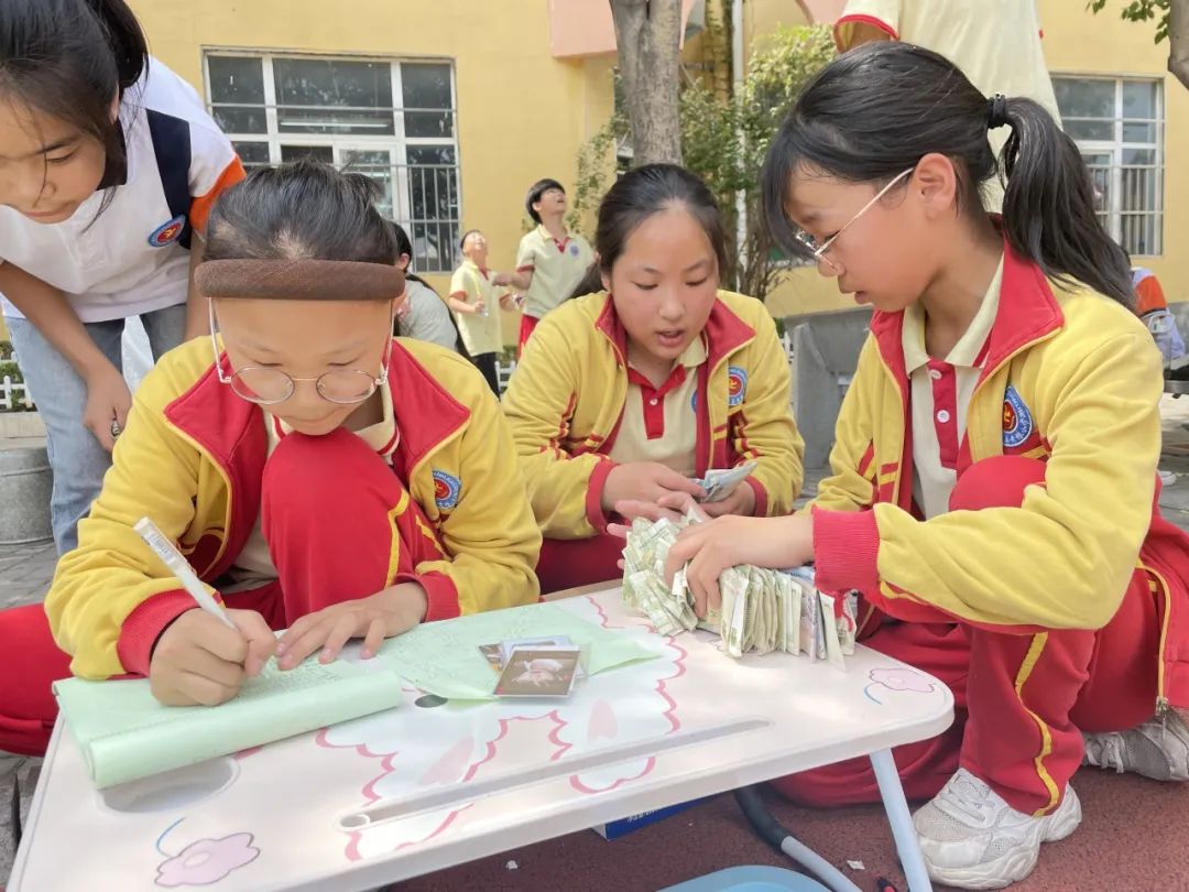 博爱县秀珠小学举办第五届跳蚤市场 第32张