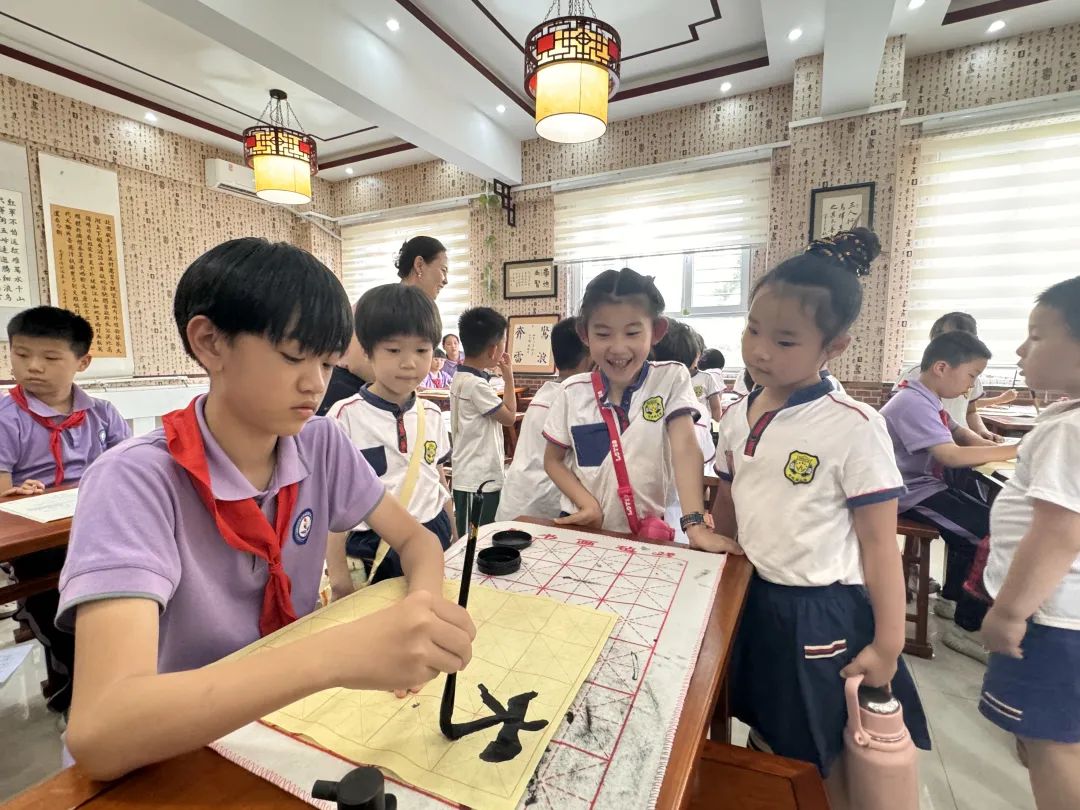 走进紫薇苑小学 赴一场成长之约——优冉幼儿园小朋友参观小学活动 第7张