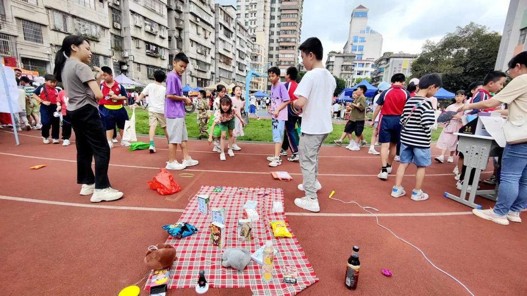 【幸福桂园】桂园小学六一儿童节:爱心义卖与美食嘉年华展现童心大爱 第22张