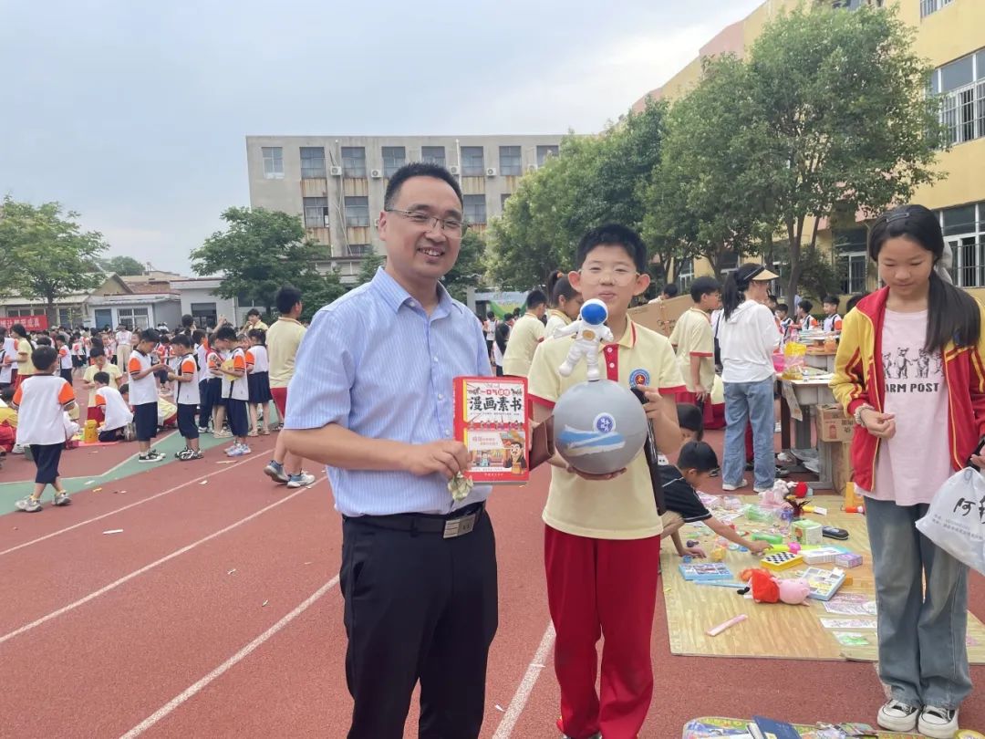 博爱县秀珠小学举办第五届跳蚤市场 第43张