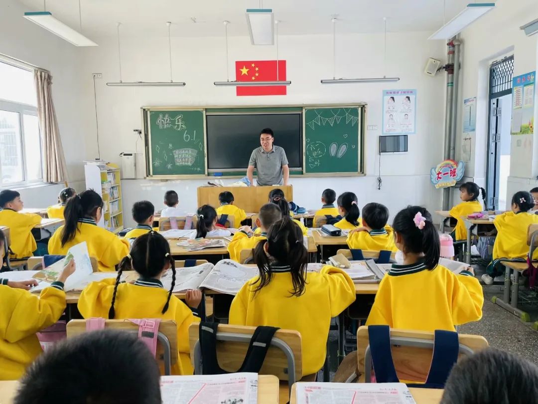 【学前教育宣传月】走进小学  快乐体验——阜宁县施庄中心幼儿园大班年级组走进小学实践活动 第27张