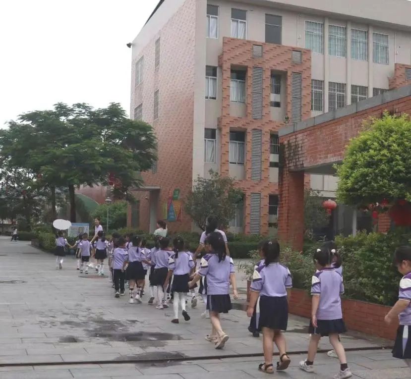 【学前教育宣传月】赴成长之约,启小学之旅——平和县第四实验幼儿园大班参观小学活动 第27张