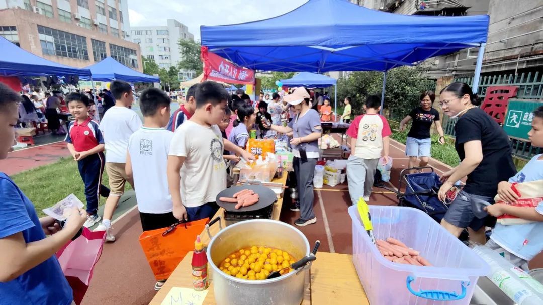 【幸福桂园】桂园小学六一儿童节:爱心义卖与美食嘉年华展现童心大爱 第13张