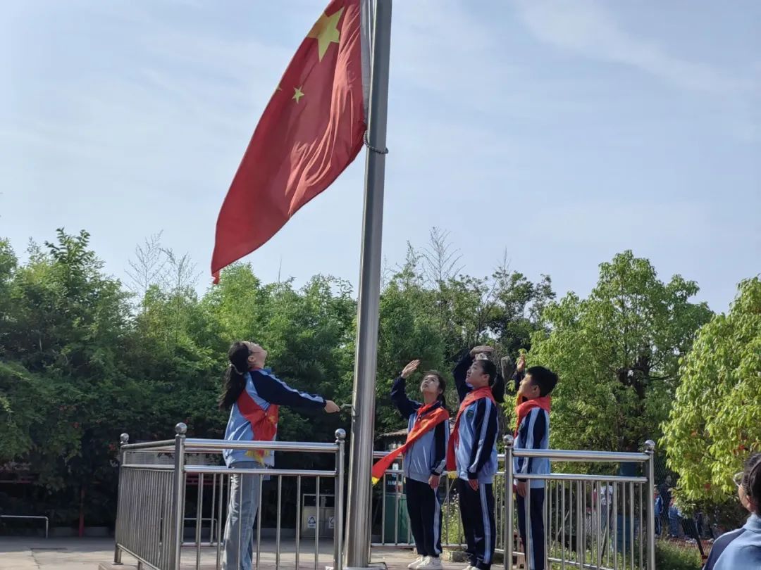 【学前教育宣传月】走进小学  快乐体验——阜宁县施庄中心幼儿园大班年级组走进小学实践活动 第18张