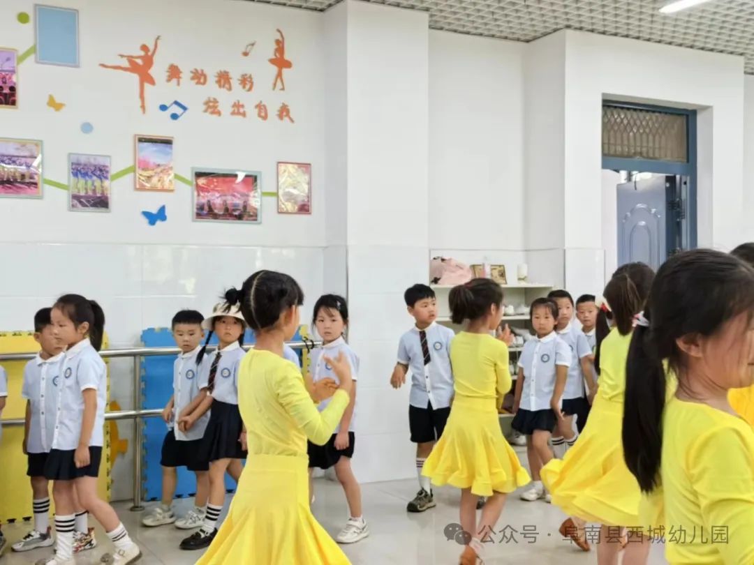 【学前教育宣传月】“初探小学 礼遇成长”——阜南县西城幼儿园大班组参观小学活动 第34张