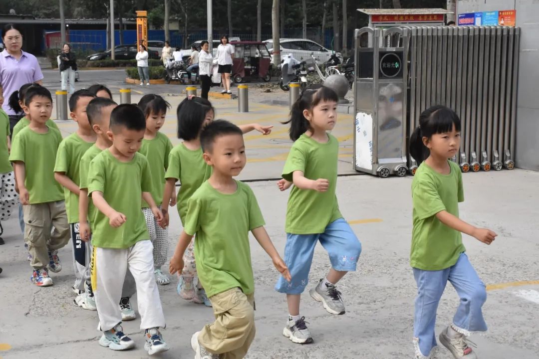 小学初体验·衔接促成长——冠县第二实验幼儿园开展参观小学活动 第8张