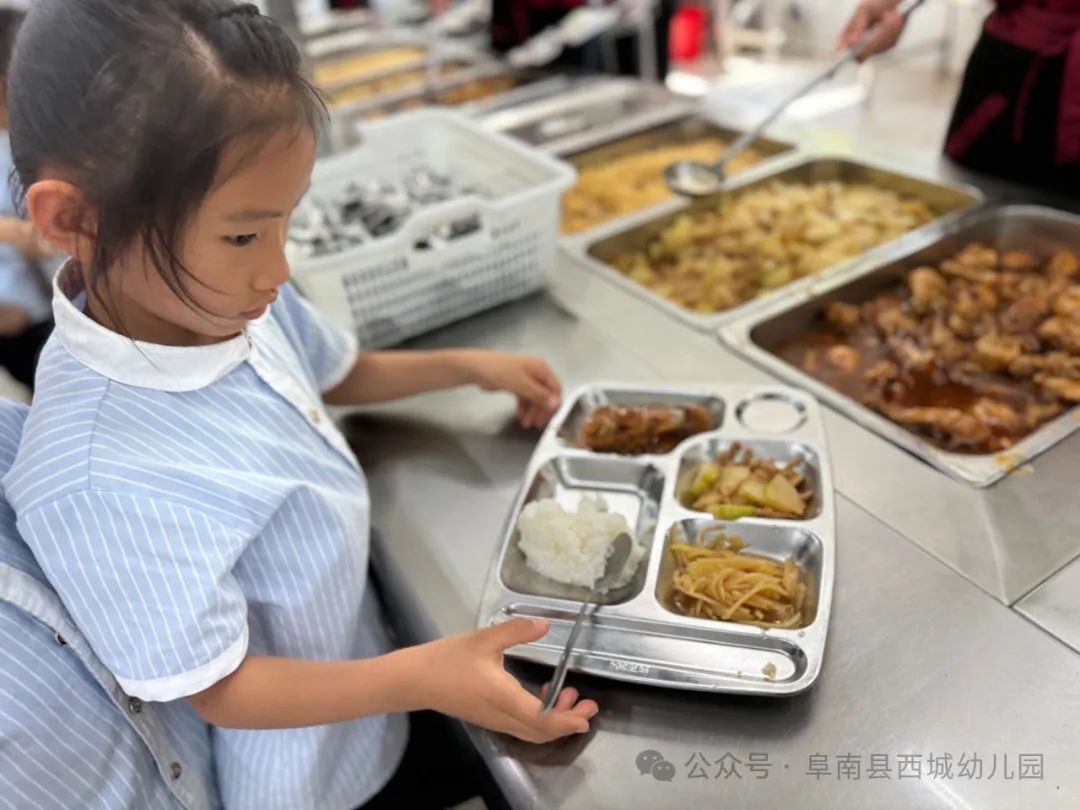 【学前教育宣传月】“初探小学 礼遇成长”——阜南县西城幼儿园大班组参观小学活动 第48张