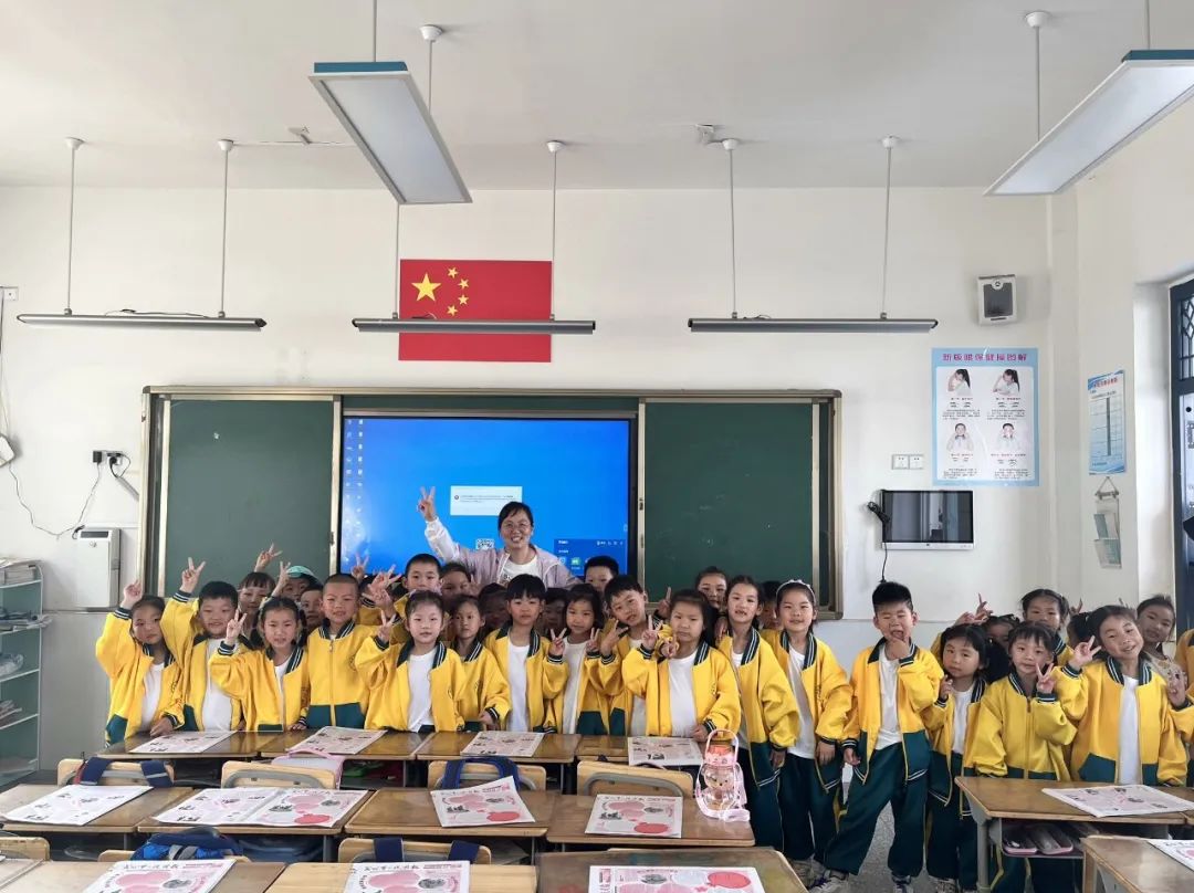 【学前教育宣传月】走进小学  快乐体验——阜宁县施庄中心幼儿园大班年级组走进小学实践活动 第21张