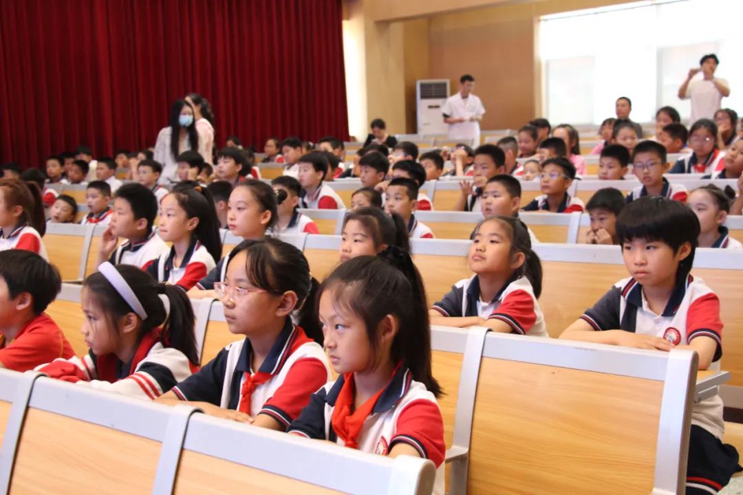 健康进校园 携手护未来——杏花村小学联合市财贸医院开展健康宣讲活动 第2张