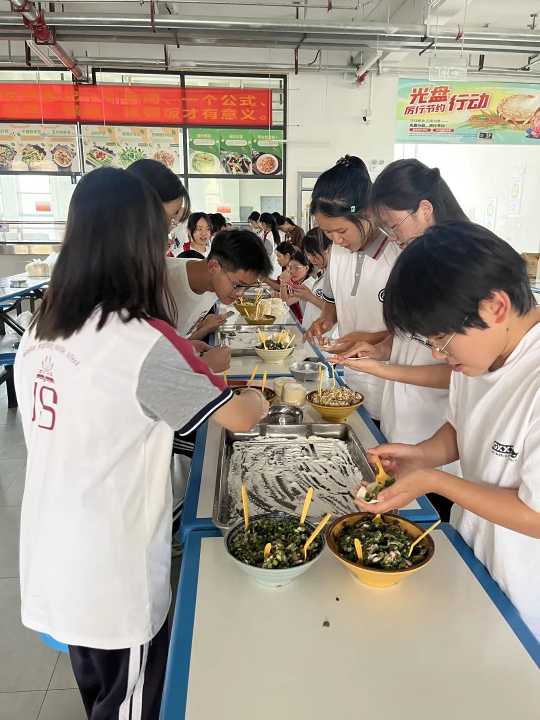 【临门一“饺”,决胜高考】 ——景尚中学高三师生高考前包饺子聚餐活动纪实 第9张