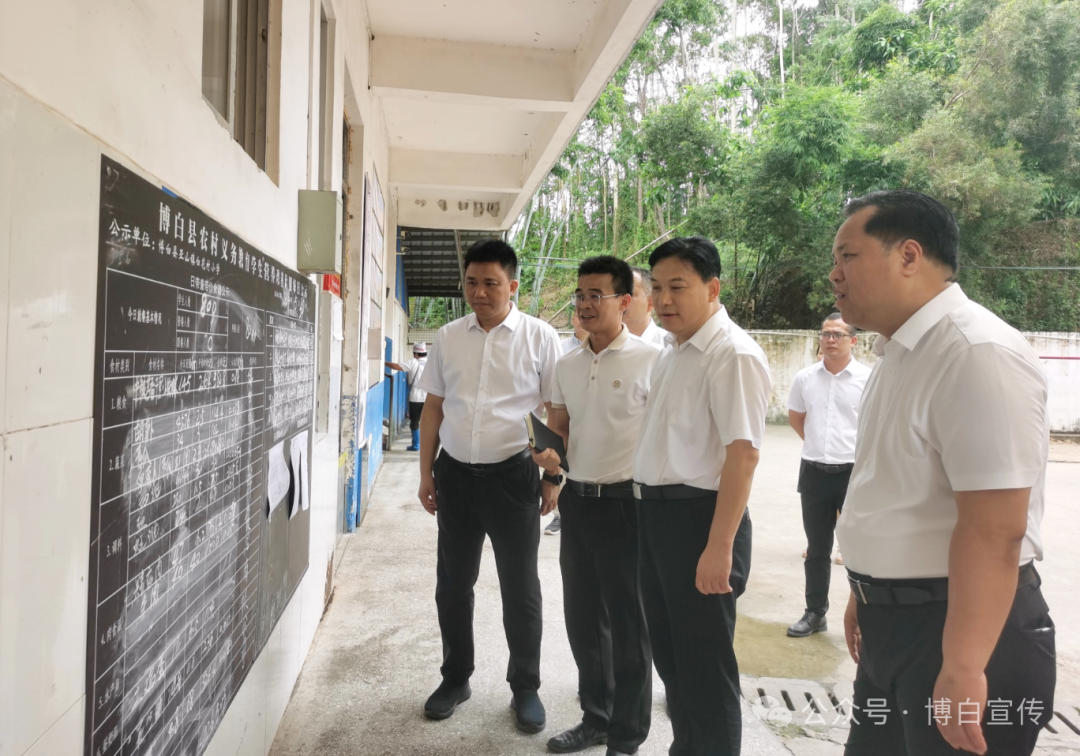 孙国梁到亚山镇白花村小学开展“六一”儿童节慰问活动 代表县四家班子向全县少年儿童致以节日的亲切问候和祝福 第4张