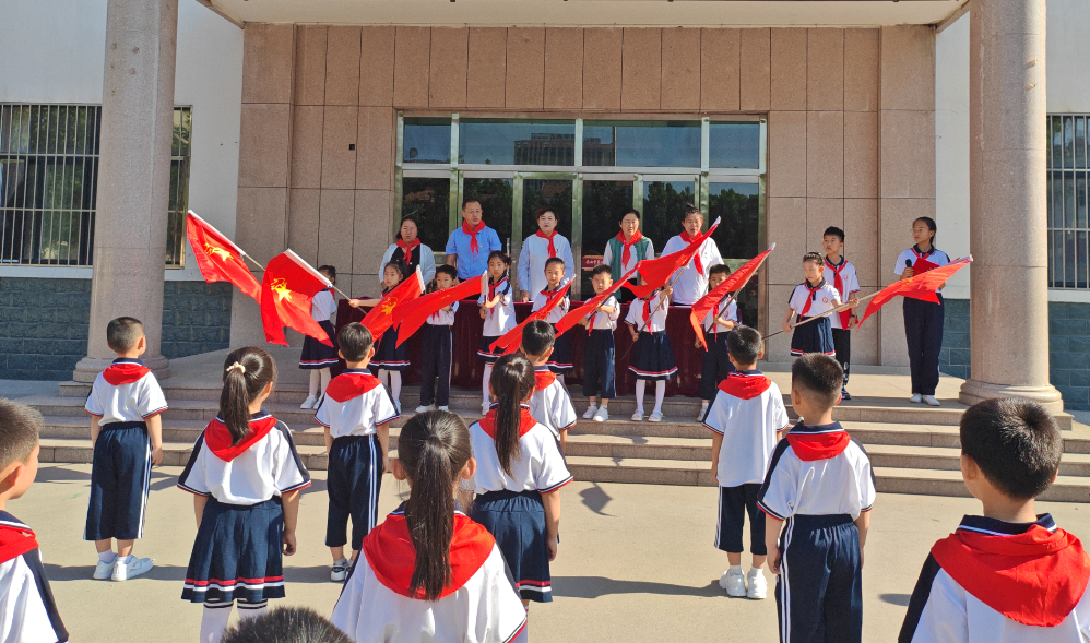 安丘市第二实验小学举行“红领巾爱祖国 争做新时代好队员”——2024年少先队新队员入队仪式 第32张