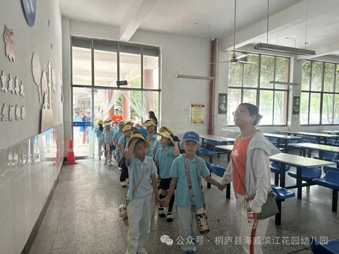 出发!“趣”探小学——海威滨江花园幼儿园大班走进小学活动 第15张