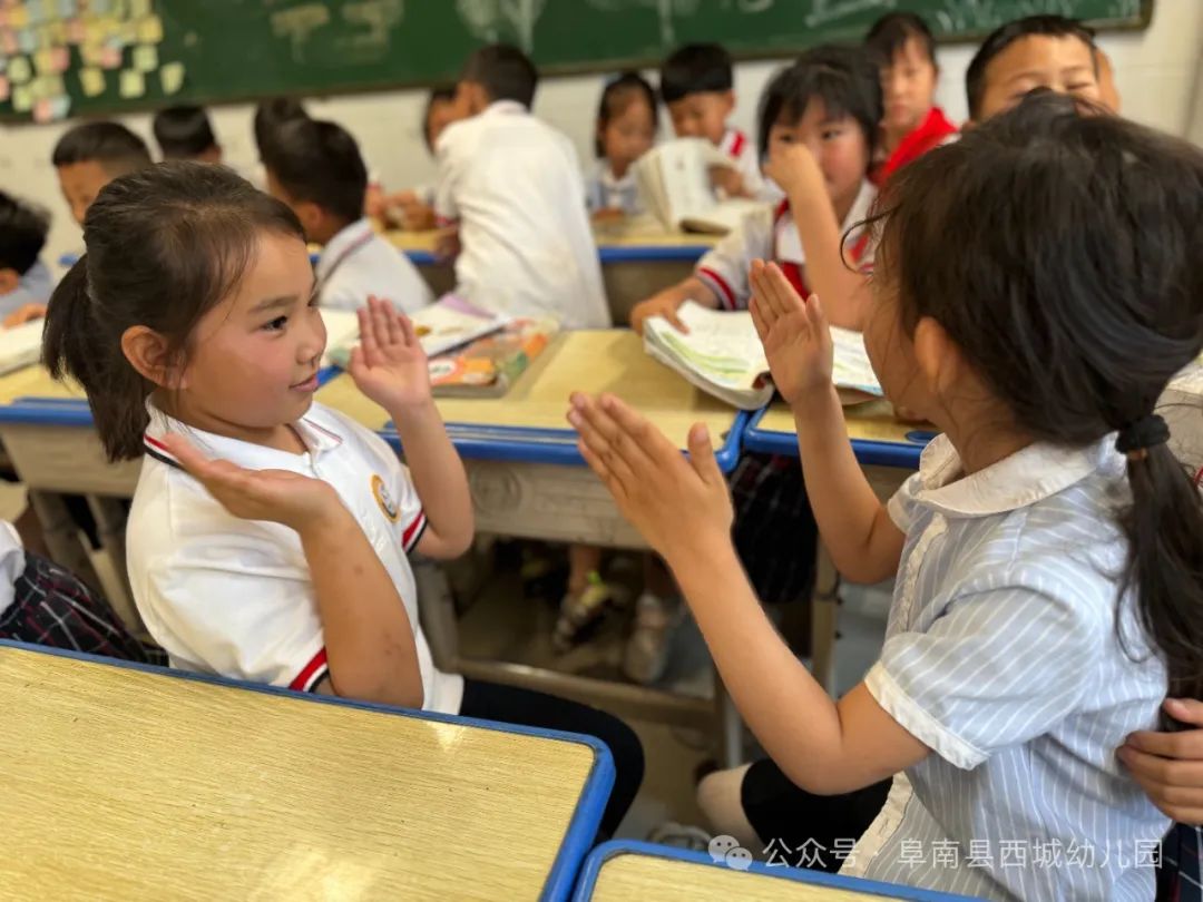 【学前教育宣传月】“初探小学 礼遇成长”——阜南县西城幼儿园大班组参观小学活动 第40张