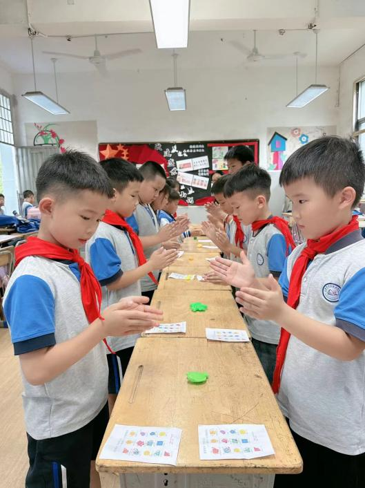 童星携手·悦享古山——大司巷小学教育集团胡库小学童趣六一心理游园会 第16张