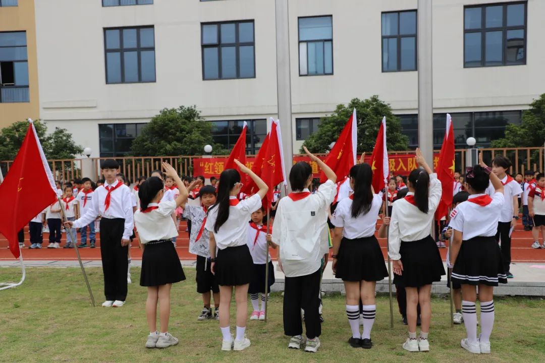 红领巾爱祖国——南城小学新队员入队仪式暨表彰大会 第30张