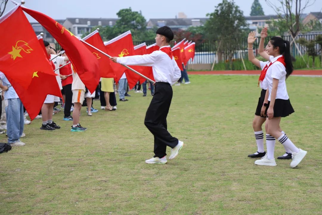 红领巾爱祖国——南城小学新队员入队仪式暨表彰大会 第45张