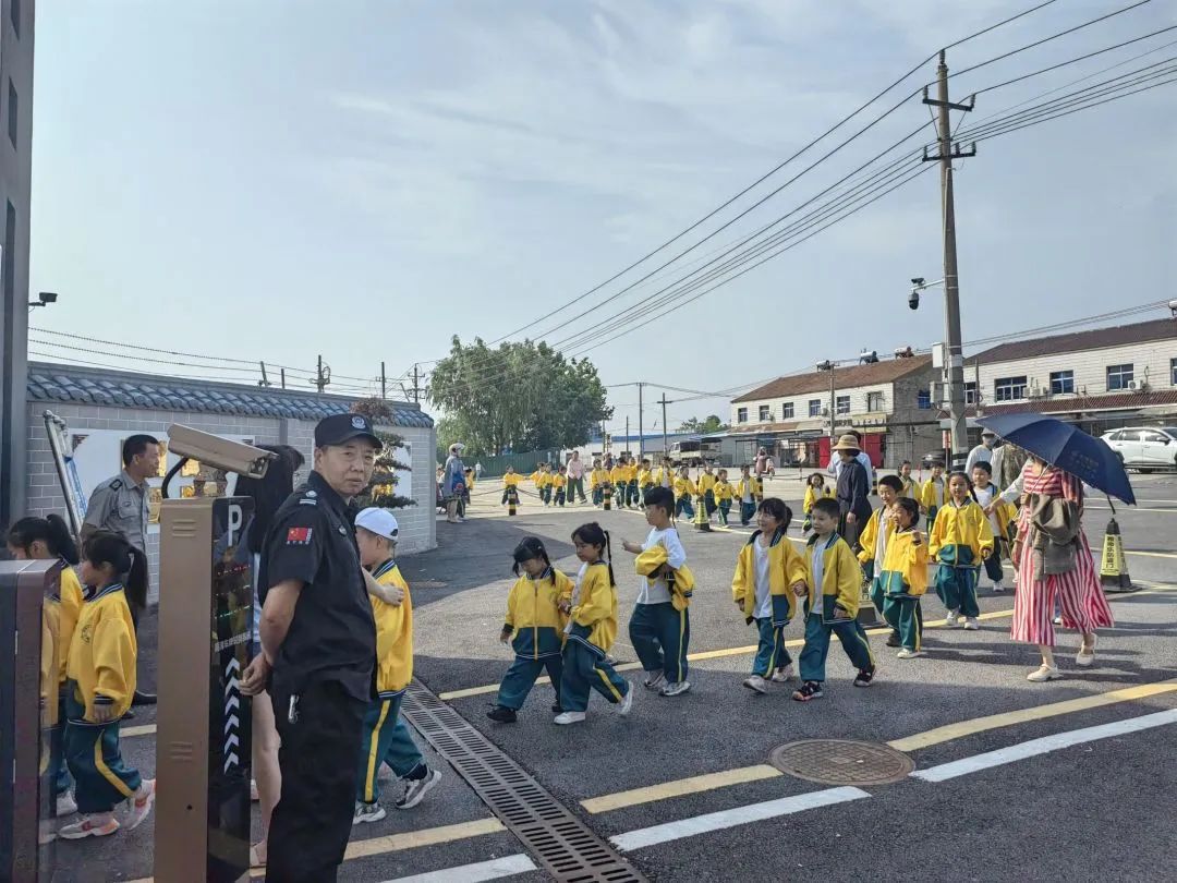 【学前教育宣传月】走进小学  快乐体验——阜宁县施庄中心幼儿园大班年级组走进小学实践活动 第10张