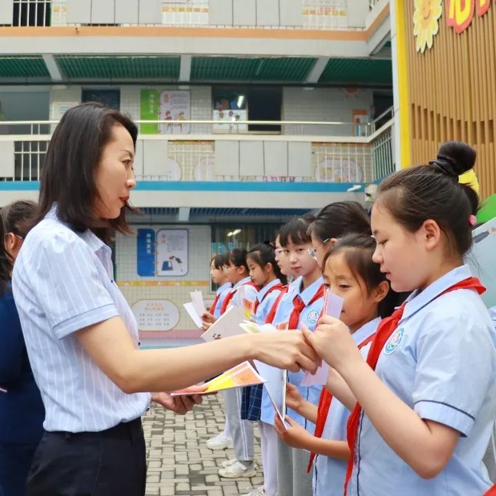 【喜报】咸阳彩虹小学周一晨会颁奖 第20张