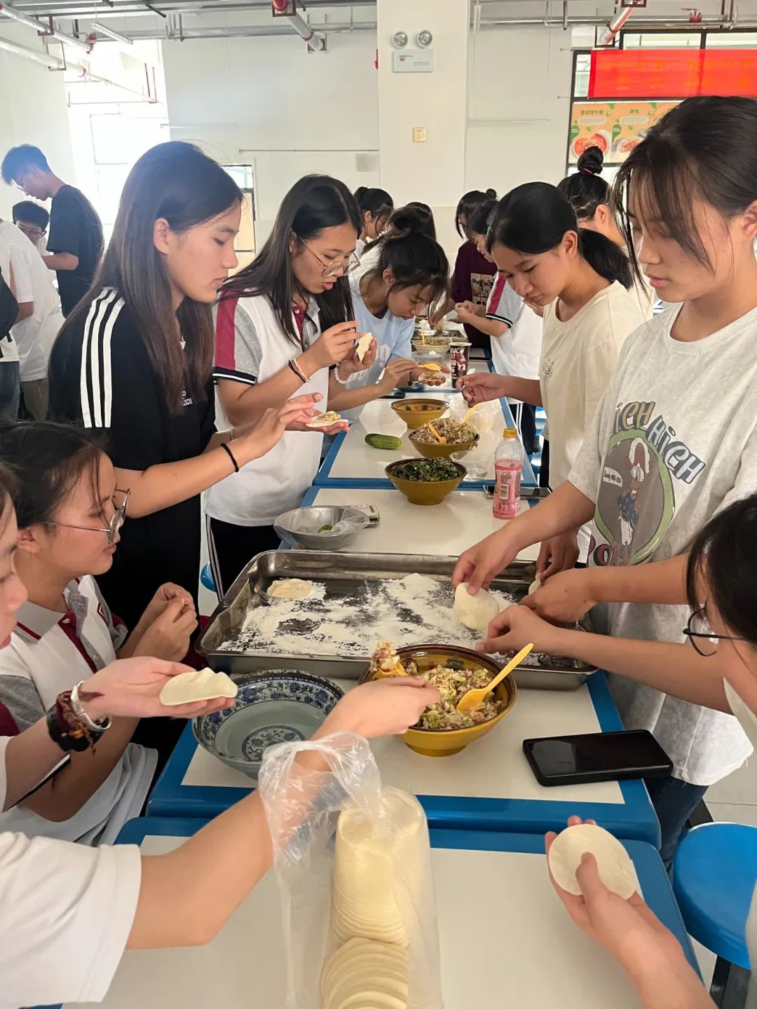 【临门一“饺”,决胜高考】 ——景尚中学高三师生高考前包饺子聚餐活动纪实 第1张