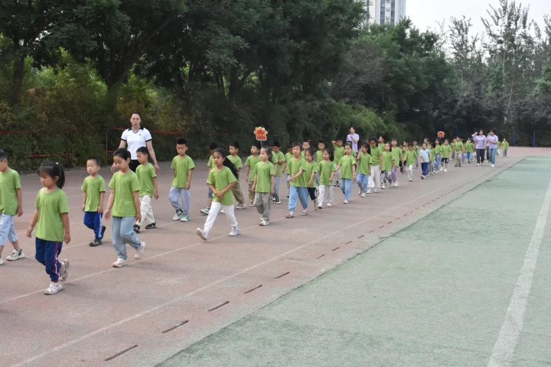 小学初体验·衔接促成长——冠县第二实验幼儿园开展参观小学活动 第10张