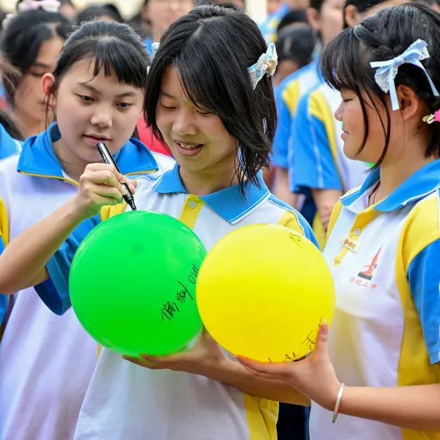 【清廉学校】减压赋能 乐赢中考——怀化市第二中举行中考考前减压活动 第8张