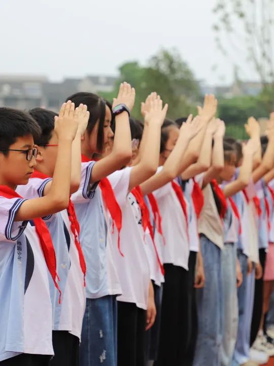 红领巾爱祖国——南城小学新队员入队仪式暨表彰大会 第24张