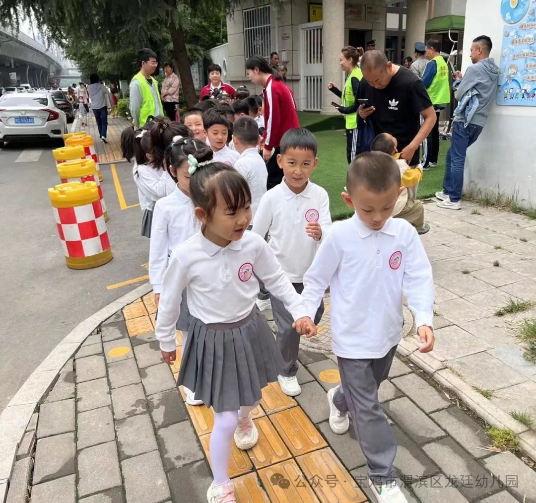 小学初体验 衔接助成长——宝鸡市渭滨区龙廷幼儿园参观小学活动 第3张