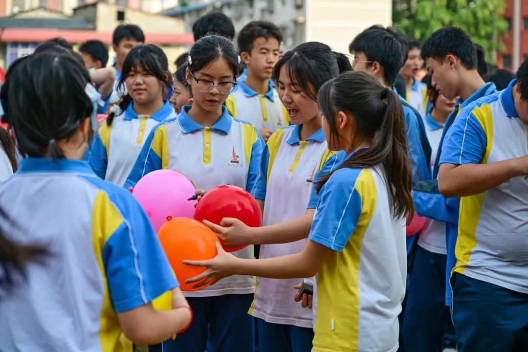 【清廉学校】减压赋能 乐赢中考——怀化市第二中举行中考考前减压活动 第9张