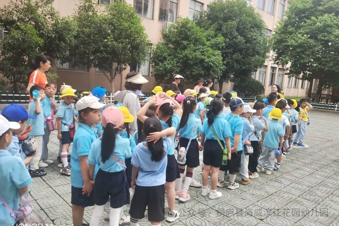 出发!“趣”探小学——海威滨江花园幼儿园大班走进小学活动 第6张