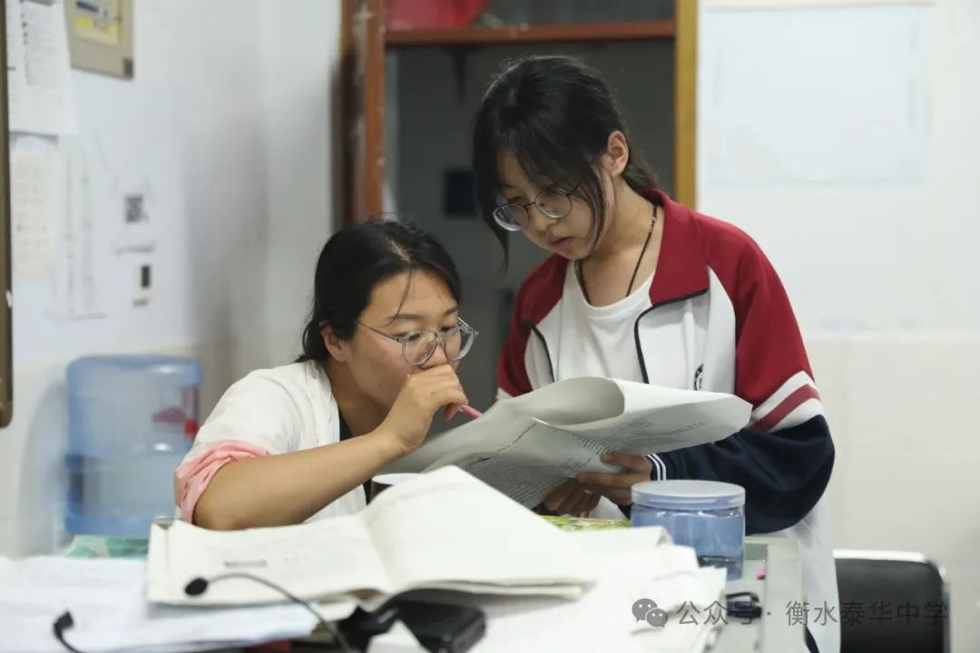 高考冲刺进行时!衡水泰华中学高三复习部教师全程陪伴答疑解惑 第18张