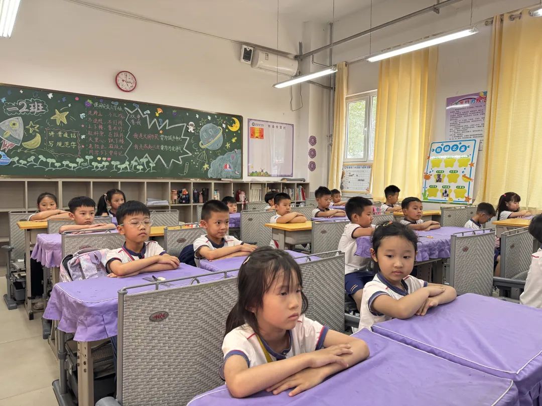 走进紫薇苑小学 赴一场成长之约——优冉幼儿园小朋友参观小学活动 第19张