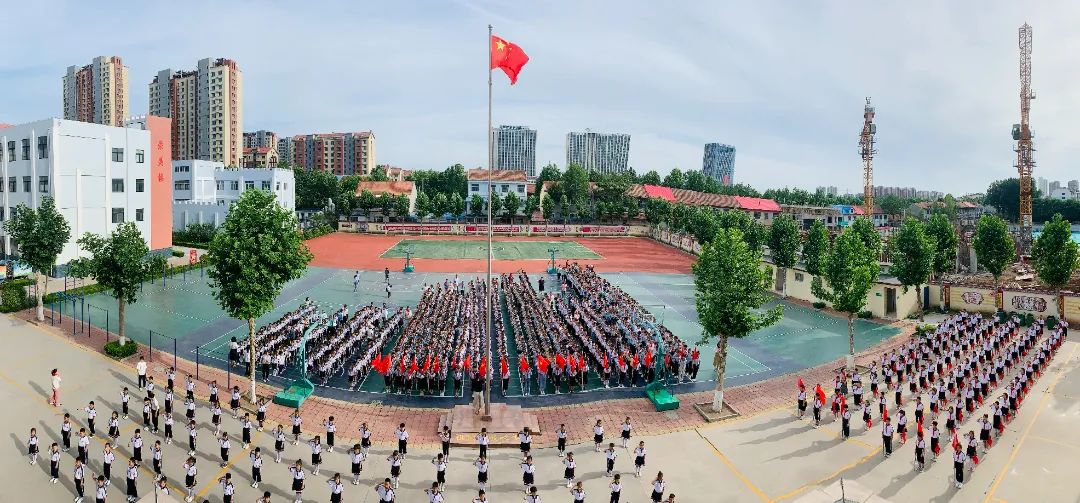 安丘市第二实验小学举行“红领巾爱祖国 争做新时代好队员”——2024年少先队新队员入队仪式 第54张