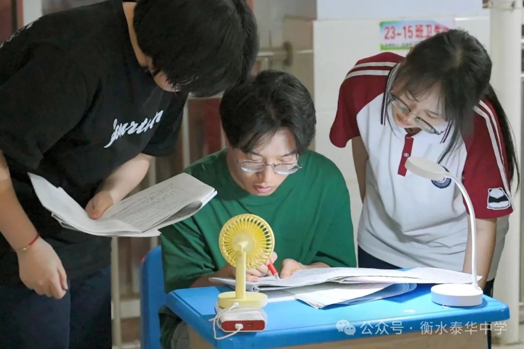 高考冲刺进行时!衡水泰华中学高三复习部教师全程陪伴答疑解惑 第13张