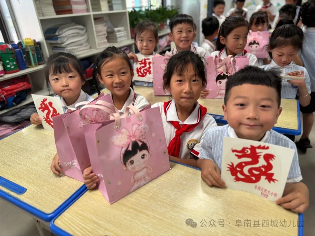 【学前教育宣传月】“初探小学 礼遇成长”——阜南县西城幼儿园大班组参观小学活动 第45张