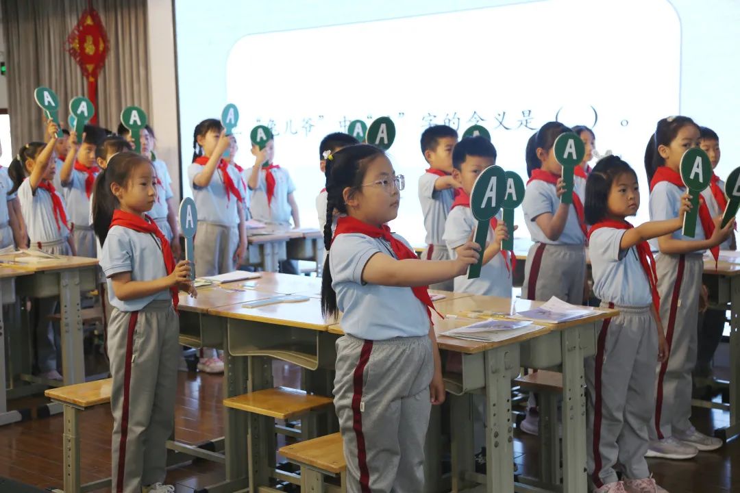 教研动态 | 环翠区小学语文整本书阅读教学展示研讨活动在威海市实验小学举行 第7张