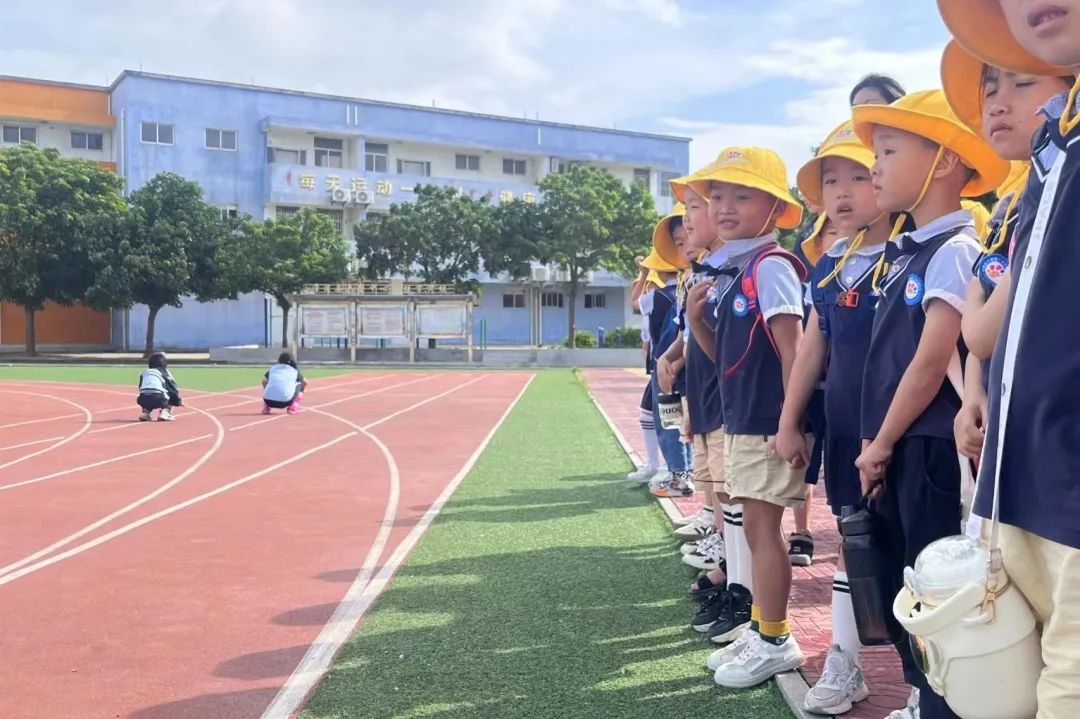 【幼小衔接】“趣”见小学,“幼”见美好——漳浦县六鳌第二中心幼儿园大班参观小学活动 第84张