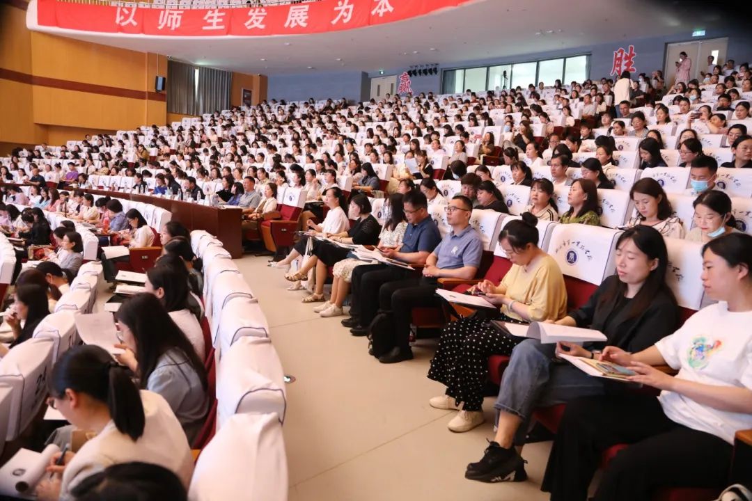 省大单元教学实验校(小学一组)教学研讨活动在我市召开 第1张