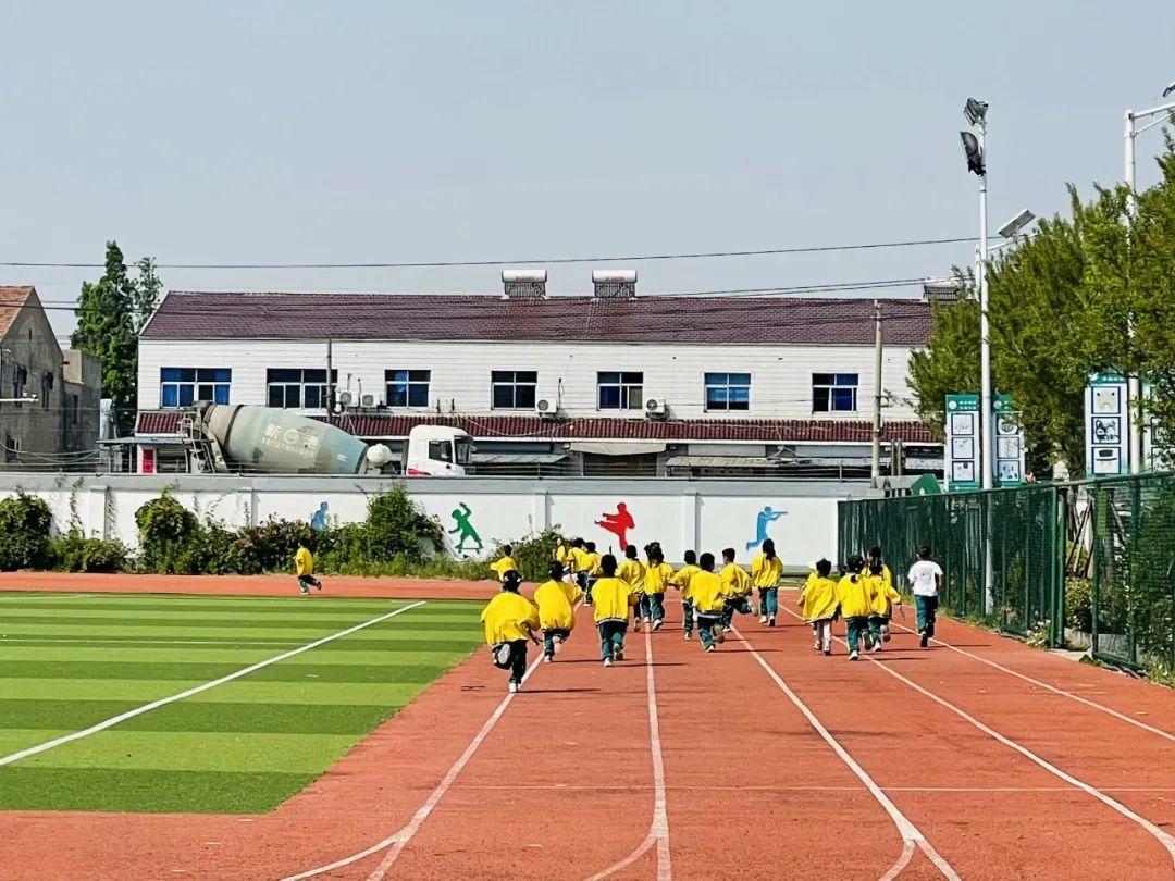 【学前教育宣传月】走进小学  快乐体验——阜宁县施庄中心幼儿园大班年级组走进小学实践活动 第32张