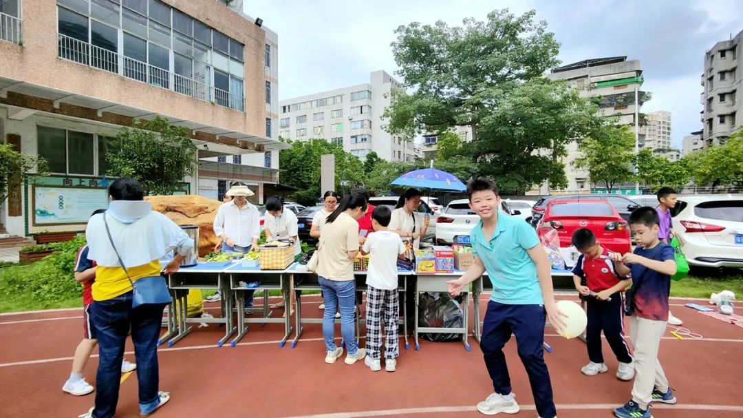 【幸福桂园】桂园小学六一儿童节:爱心义卖与美食嘉年华展现童心大爱 第23张