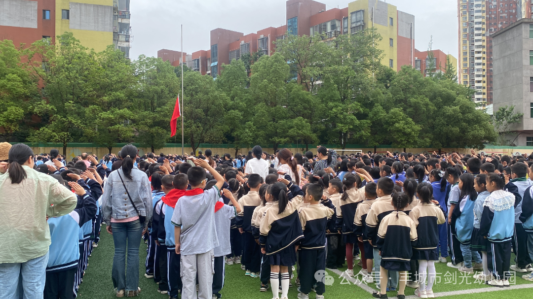 “走进小学 感悟成长”—丰城市剑光幼儿园大班组参观小学活动集锦 第13张